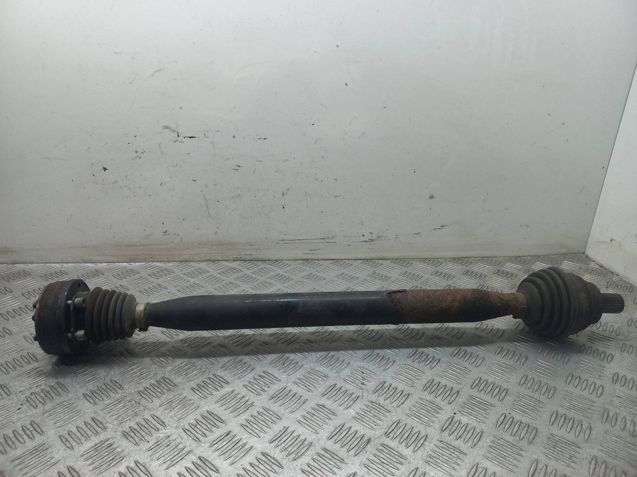 полуось передняя правая (приводной вал, ШРУС) Volkswagen Golf 5 поколение 2003, 1.4 л., i, BCA, бензин - фото №1
