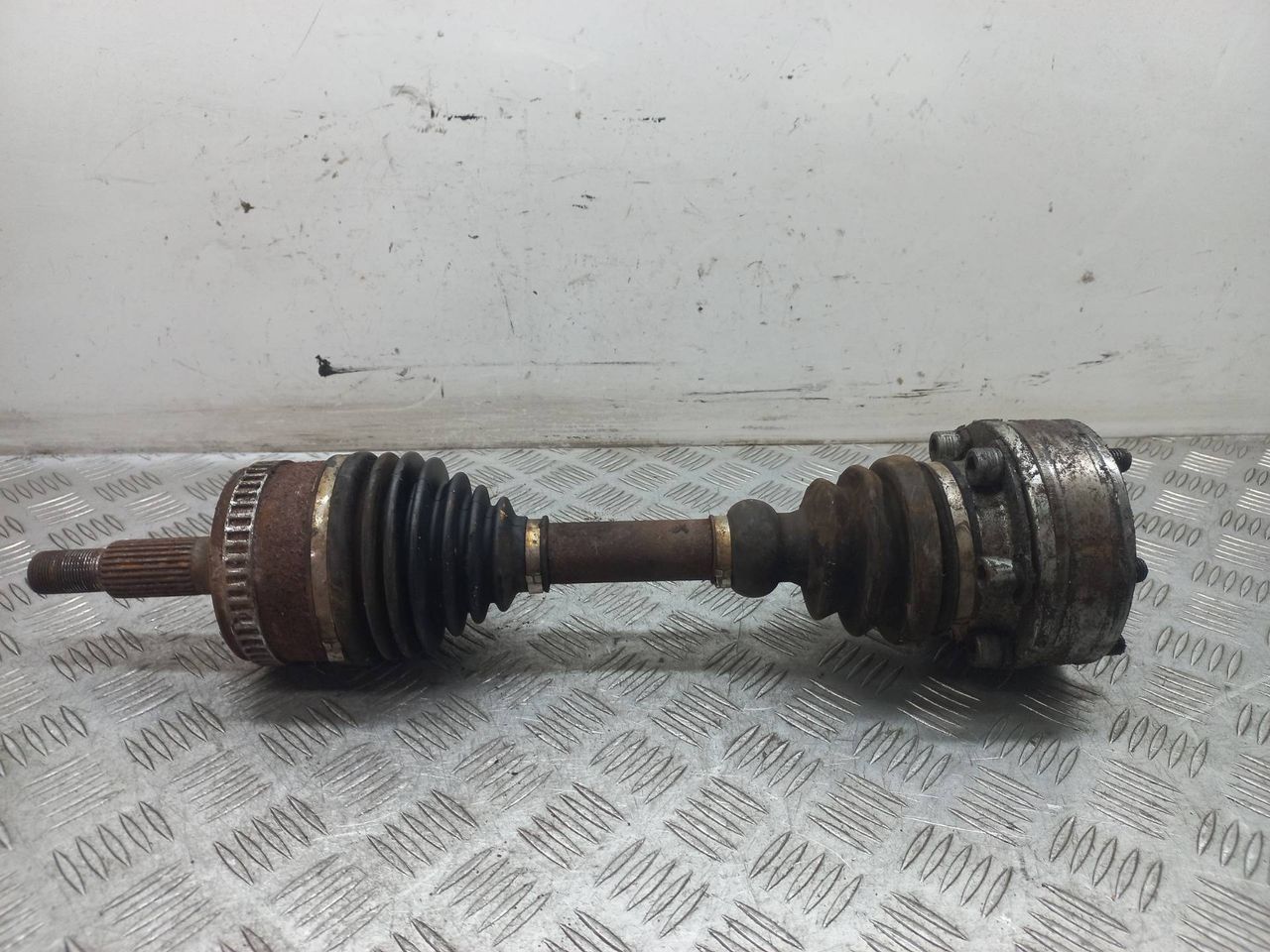 полуось передняя левая (приводной вал, ШРУС) Mercedes-Benz Vito W638 2002, 2.2 л., CDi, OM 611.980, дизель