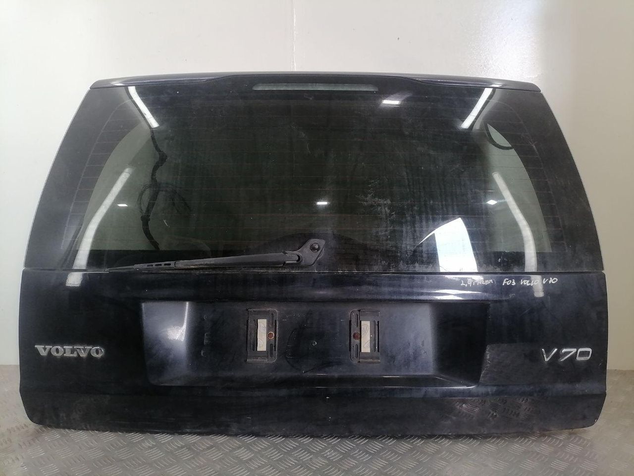 крышка багажника (дверь 3-5) Volvo V70 2 поколение 2002, 2.4 л., B 5244 T3, бензин, МКПП