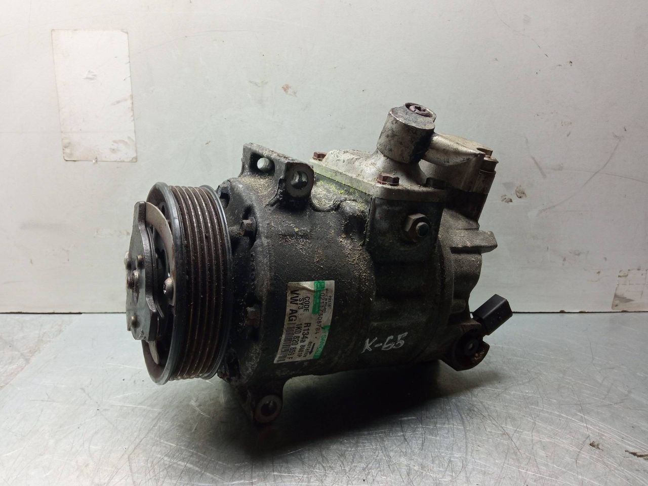 компрессор кондиционера Volkswagen Golf 5 поколение 2007, 1.9 л., BLS, дизель, 1K0820859F