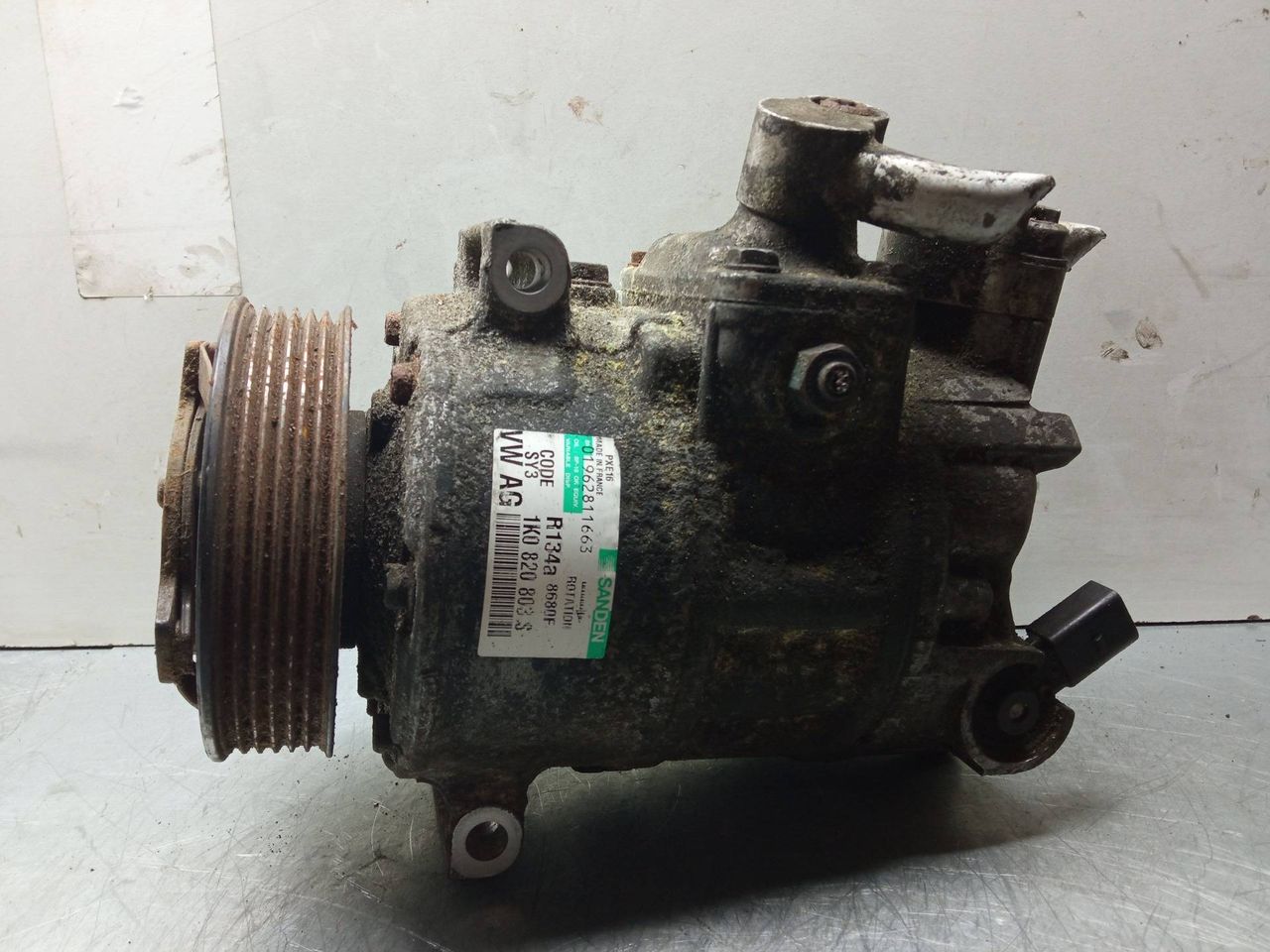 компрессор кондиционера Volkswagen Eos 1 поколение 2007, 2.0 л., BMM, дизель, 1K0820803S