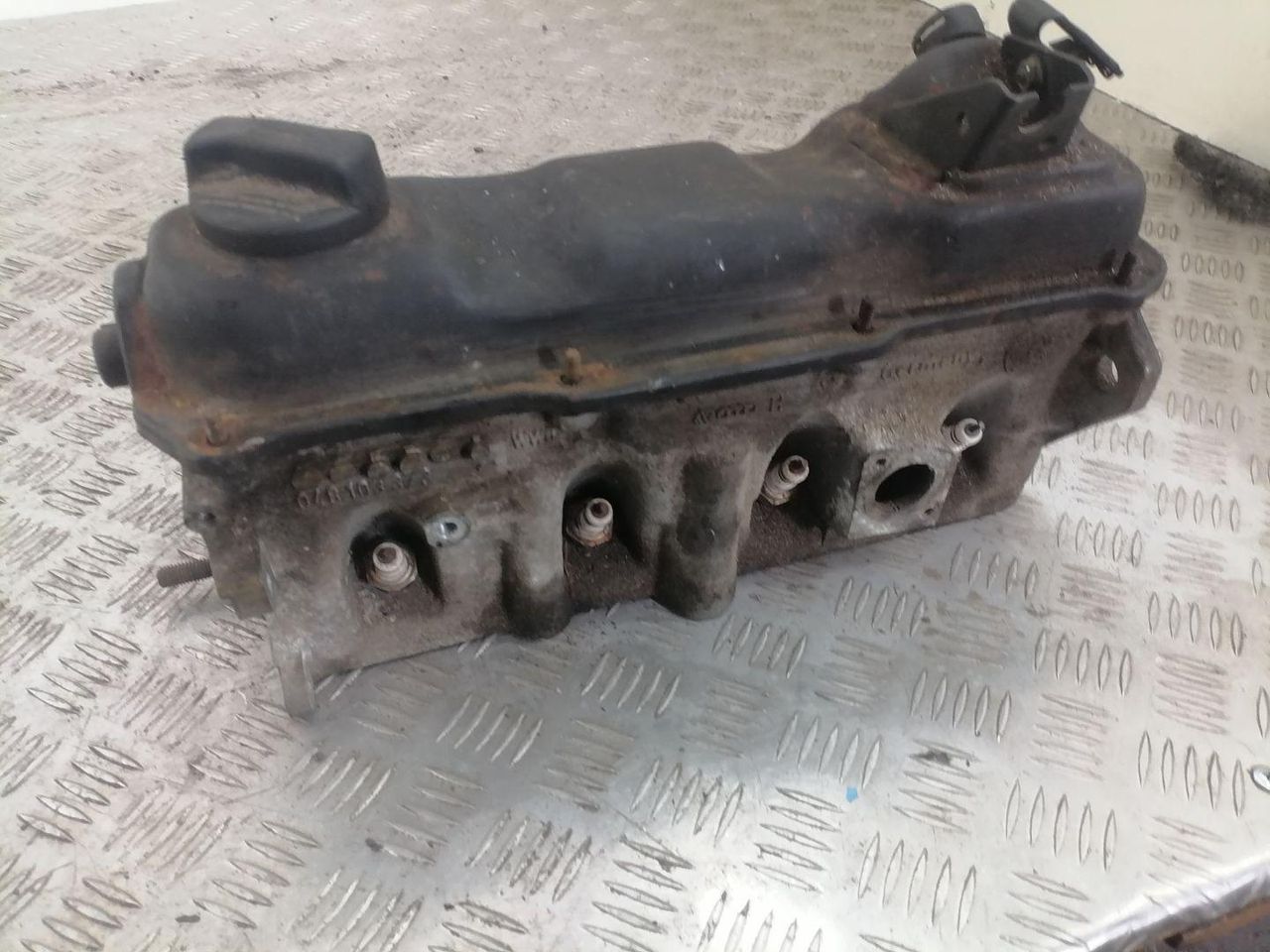 головка блока цилиндров Audi 80 8C/B4 1994, 2.0 л., бензин, 048103373