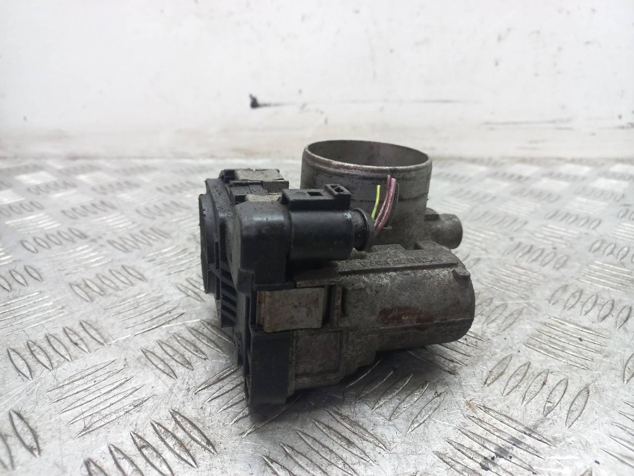 заслонка дроссельная Volkswagen Golf 5 поколение (2003 - 2009), 1.6 л., бензин, 03C133062A