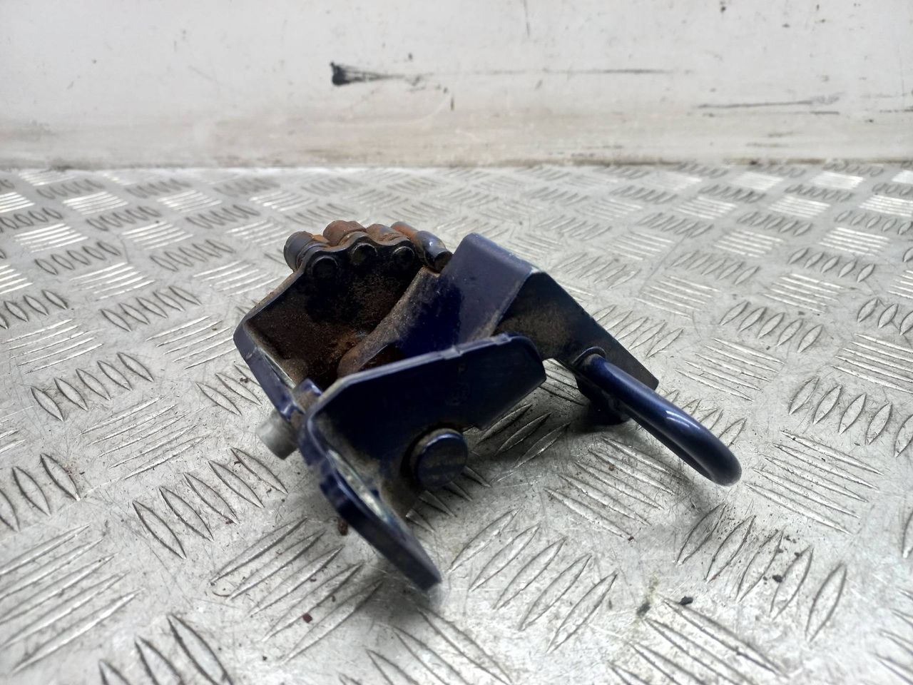 петля двери Volkswagen Golf 5 поколение 2007, 2.0 л., TDi PD, BMM, дизель, 1K0831412P