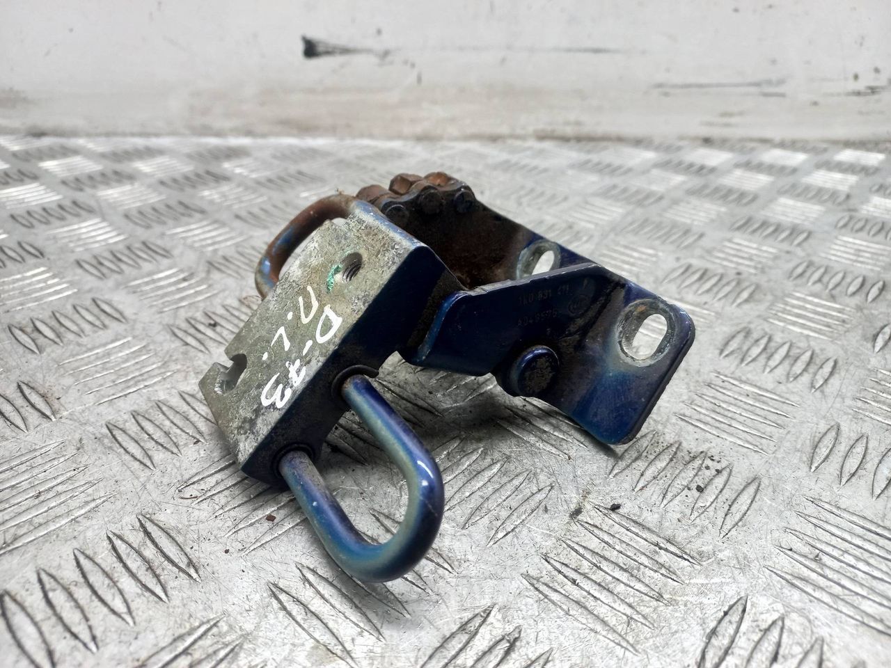 петля двери Volkswagen Golf 5 поколение 2007, 2.0 л., TDi PD, BMM, дизель, 1K0831411P