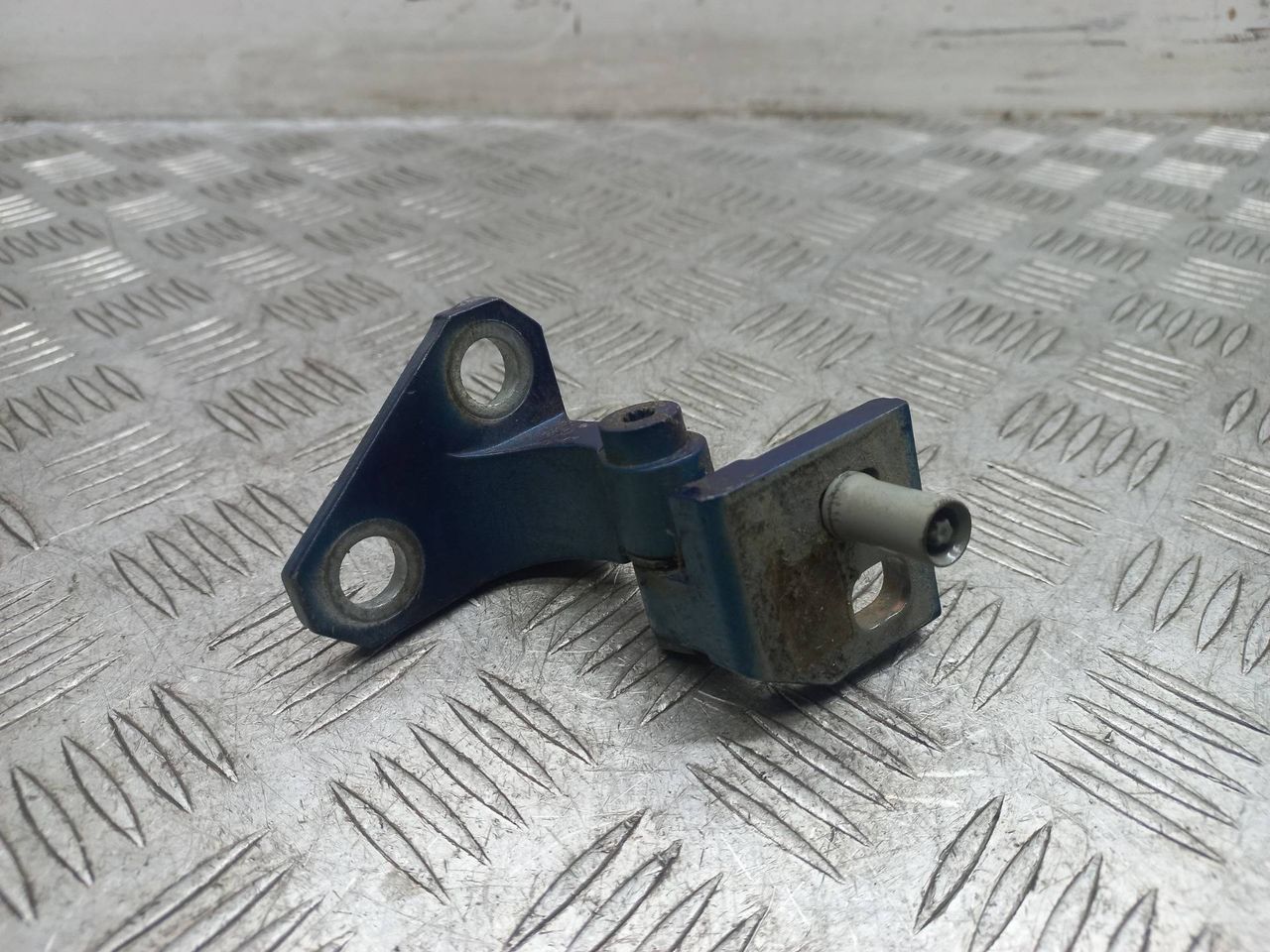 петля двери Volkswagen Golf 5 поколение 2007, 2.0 л., TDi PD, BMM, дизель, 1K0831402M