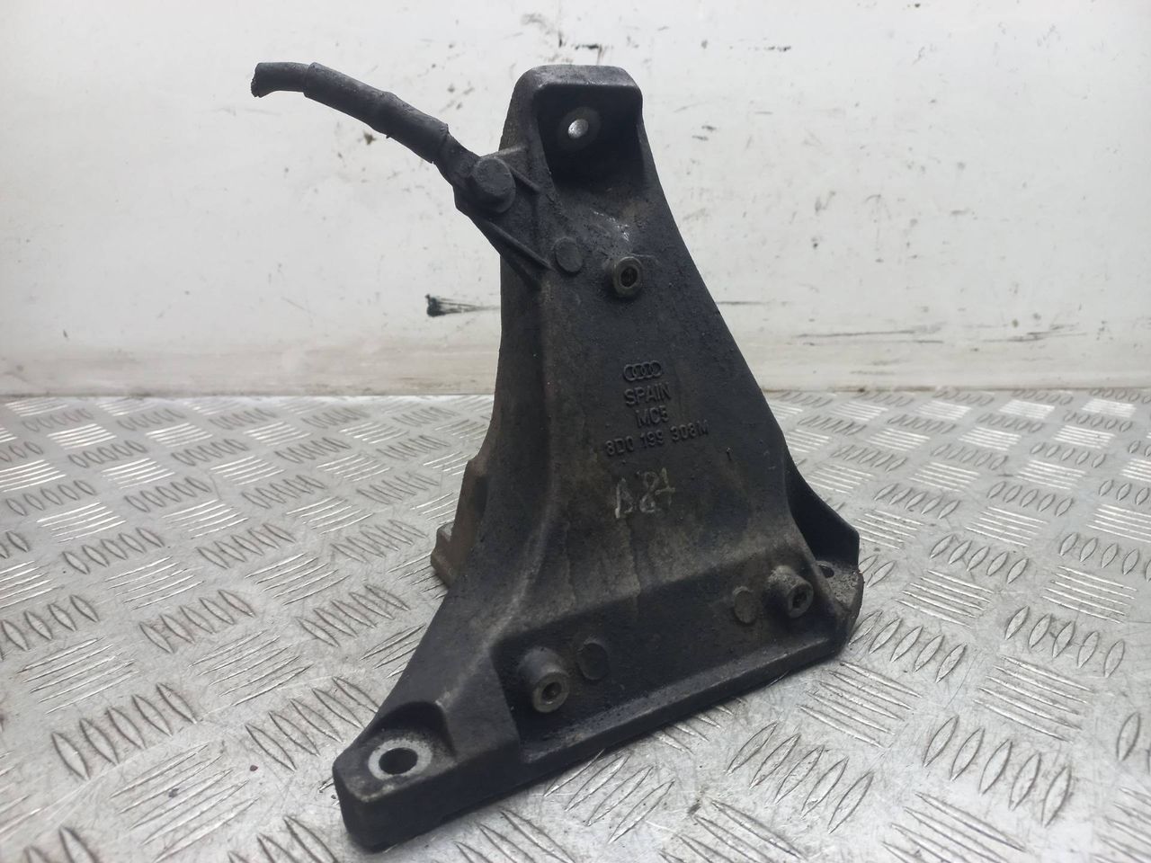кронштейн двигателя Audi A4 B5 [рестайлинг] 2000, 1.6 л., i, бензин, АКПП, 8D0199308M