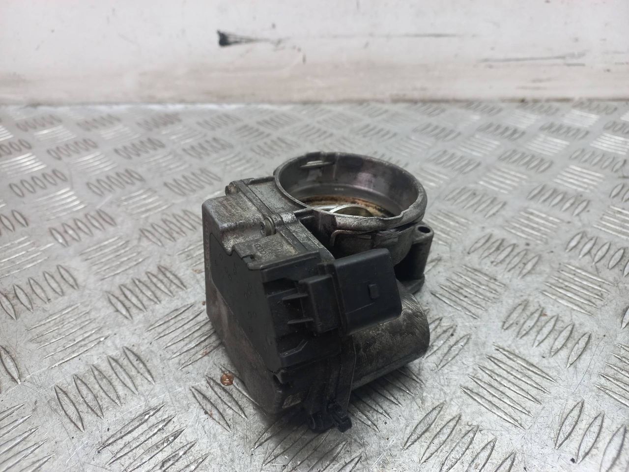 заслонка дроссельная Skoda Octavia 2 поколение (A5) 2005, 1.9 л., BXE, дизель, 03G128063C