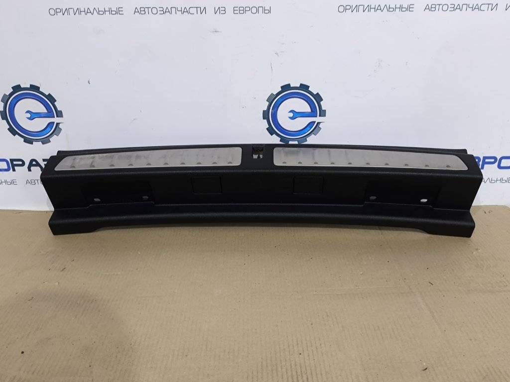 накладка двери (крышки) багажника BMW 1 серия F40 2021, 2.0 л., бензин, АКПП, хетчбэк 5 дв., правый руль, 51477448214, 7448214