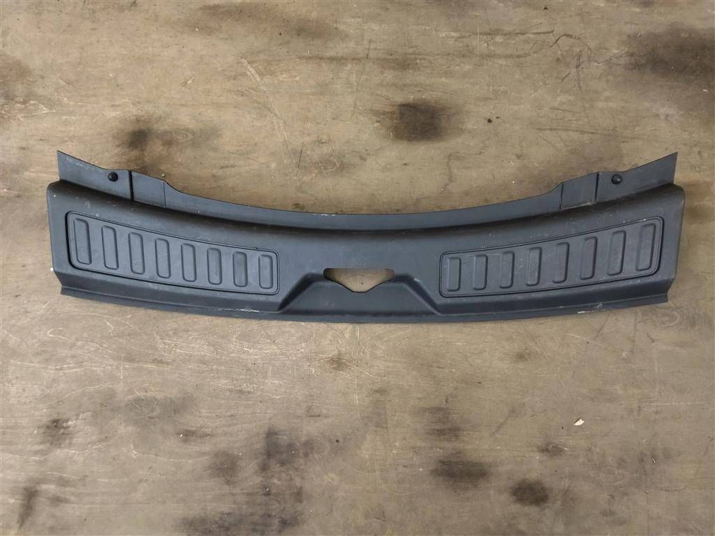 Накладка панели Land Rover Discovery Sport 1 поколение L550 2016, 2.0 л., дизель, АКПП, передний привод, LR060583, FK72113A10AC8LAA, FK72113A10AC8PVJ, LR060583, LR060584 - фото №1