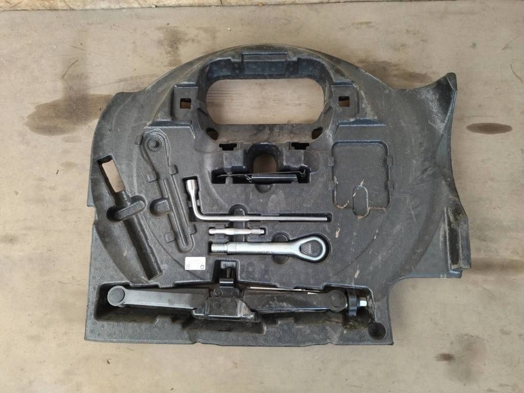 домкрат Mercedes-Benz M AMG W166 2014, 6.3 л., бензин, АКПП, передний привод, A1668990021, A1668990021, A1668990600 - фото №1