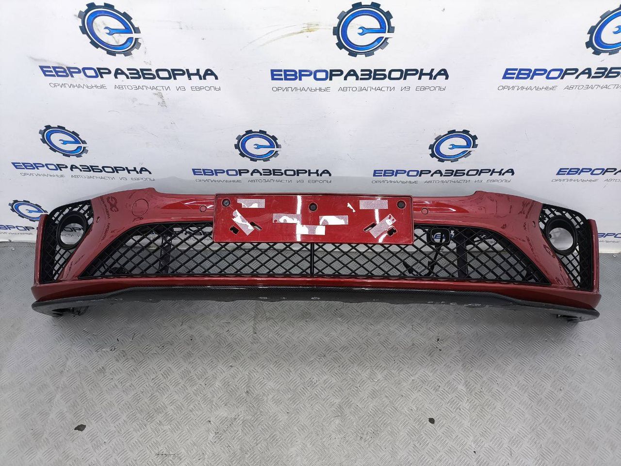 бампер передний Bentley Continental GT 3 поколение 2023, 4.0 л., CVD, бензин, АКПП, 63 / o31 красный, купе, полный привод, правый руль, 3SD807437