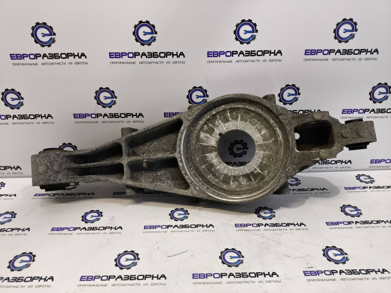 рычаг задний правый Maserati Levante 1 поколение M161 2019, 3.0 л., M156D, бензин, АКПП, внедорожник 5 дв., 670106334, 670106335 - фото №1