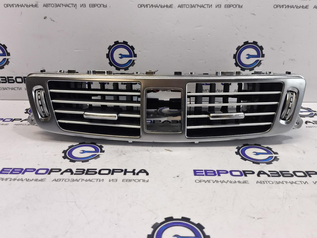 дефлектор обдува салона Mercedes-Benz CLS-Класс C218/X218 W218 2012, 3.0 л., CDi, дизель, АКПП, передний привод, A2188300054