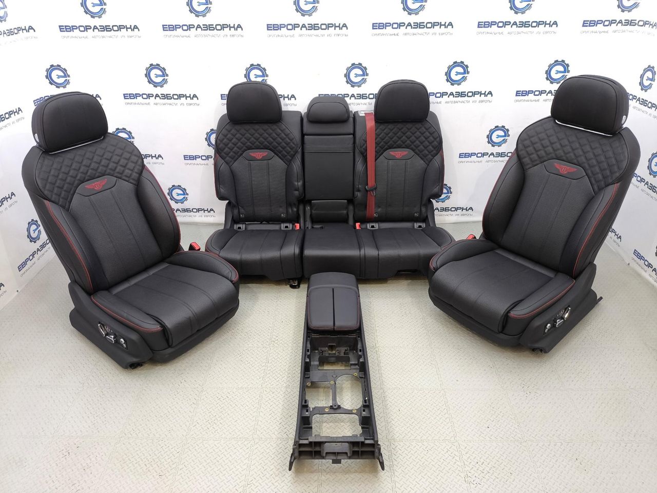 салон (комплект сидений) Bentley Bentayga 1 поколение [рестайлинг] 4V1 2023, 4.0 л., TFSI, DCU, бензин, АКПП, темно-зеленый перламутр, внедорожник 5 дв., полный привод, правый руль