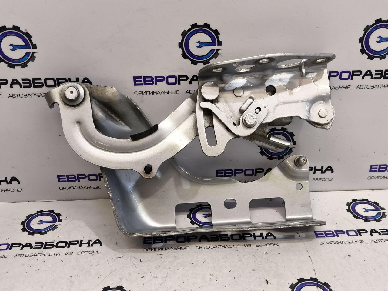 петля капота левая Mercedes-Benz E-Класс W213/S213/C238/A238 W213 2017, 2.0 л., CDi, дизель, АКПП, задний привод, A2138800128 - фото №1