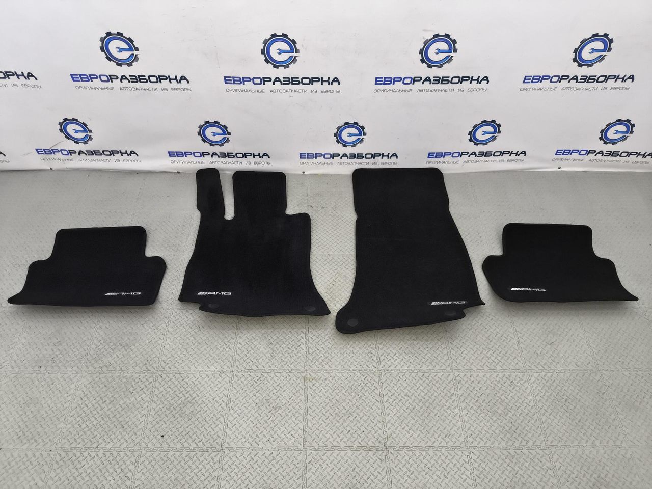 Коврики салона Mercedes-Benz E-Класс W213/S213/C238/A238 W213 2017, 2.0 л., CDi, дизель, АКПП, задний привод, A21368067059G63, A21368068059G63, A21368070059G63, A21368069059G63 - фото №1