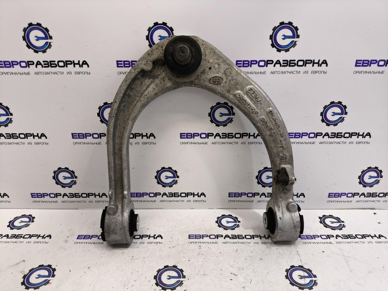 рычаг передний правый Land Rover Range Rover 4 поколение L405 2013, 4.4 л., дизель, АКПП, полный привод, правый руль, LR034211, JPLA3084DB, JPLA3084DC, JPLA3084DD, LR108765, LR113259, LR139239, LR148192, CPLA3084AE, JPLA3084AA - фото №1