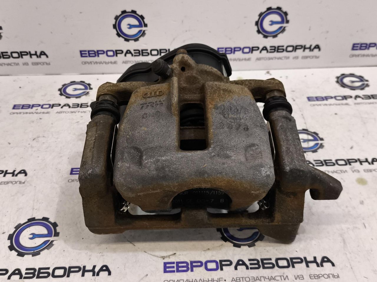 суппорт задний правый Audi A4 B8/8K [рестайлинг] 2011, 8K0615404B
