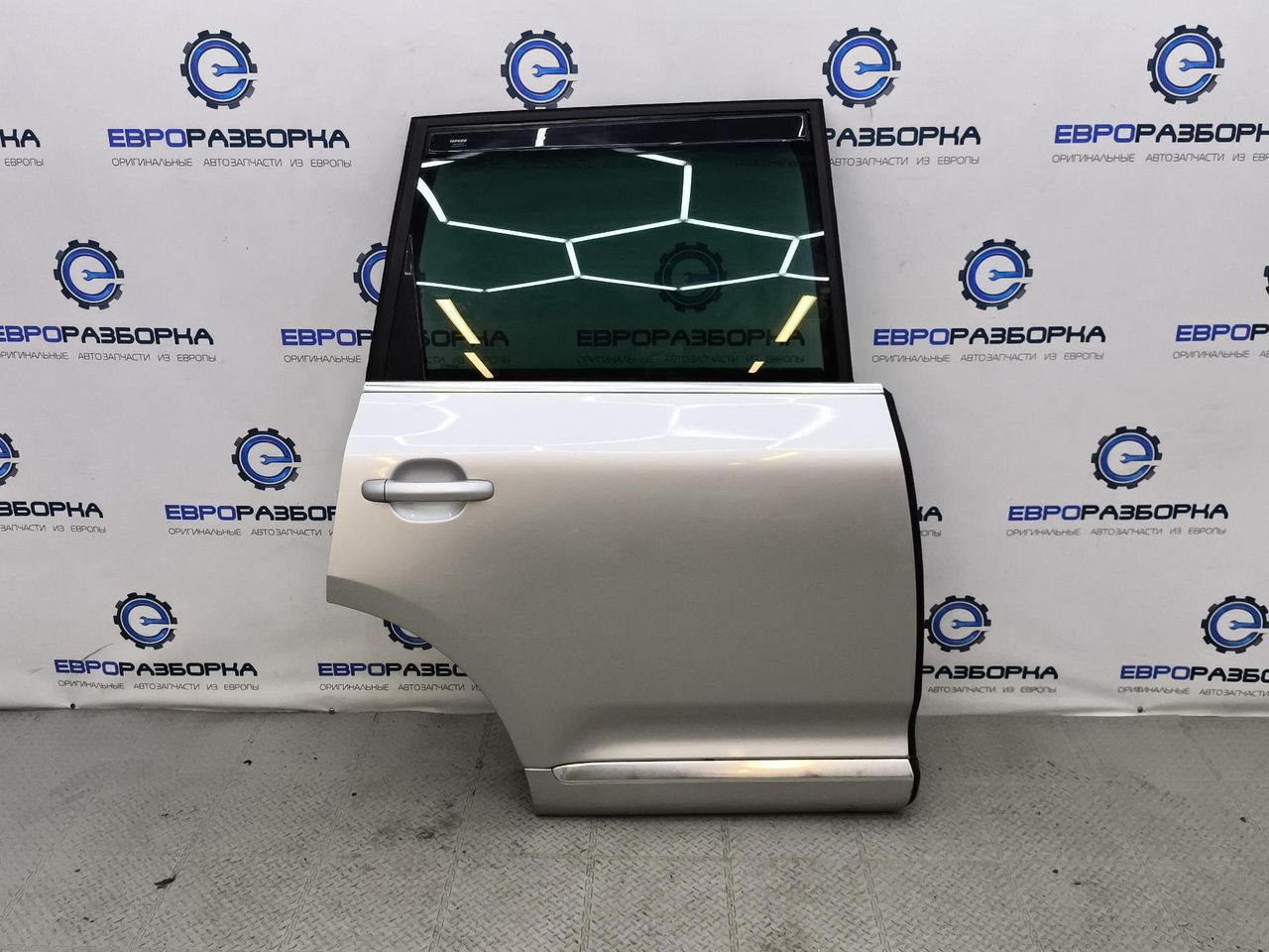 дверь задняя правая Volkswagen Touareg 1 поколение [рестайлинг] 2008, 3.0 л., BKS, дизель, АКПП, полный привод, правый руль