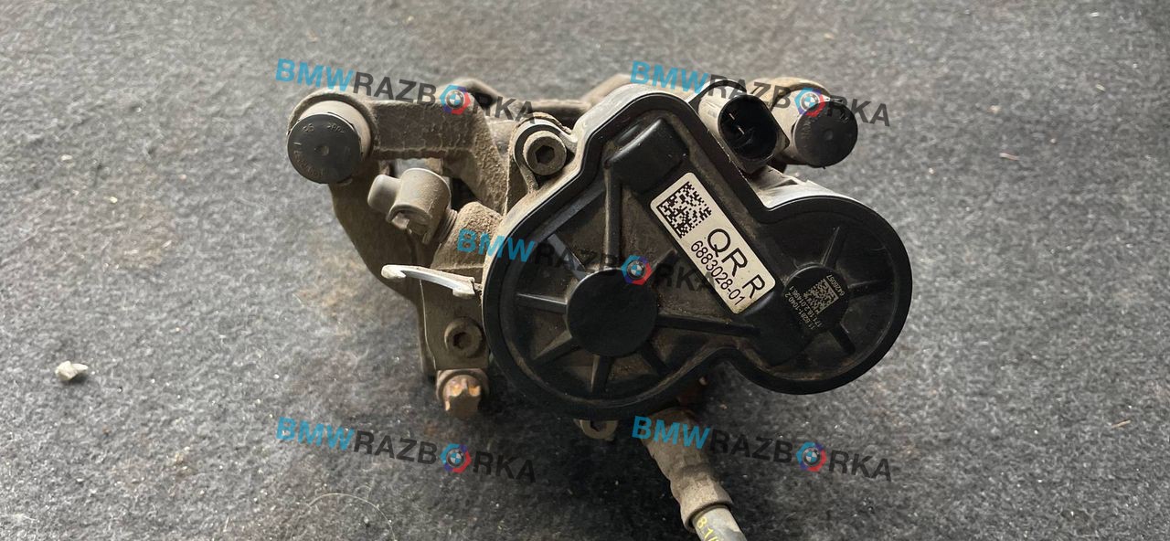 суппорт задний правый BMW X2 F39 2019, 2.0 л., B47 C20 B, дизель, МКПП, белый, внедорожник 5 дв., полный привод, правый руль, 6883028