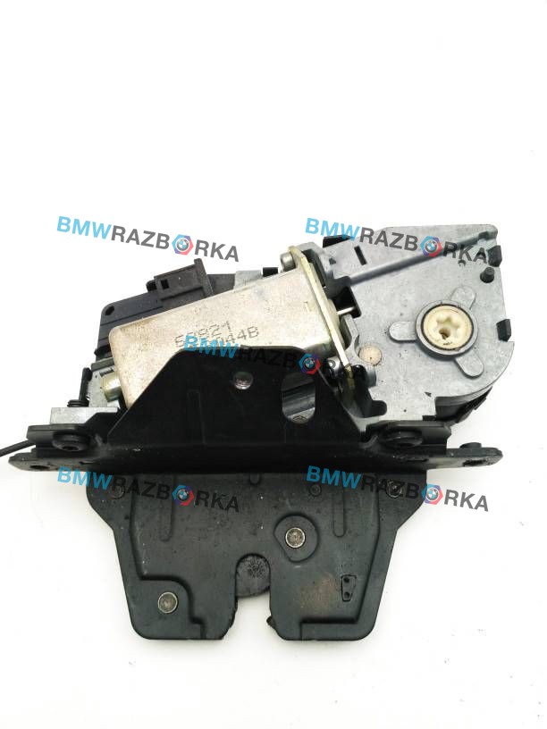 замок багажника BMW X5 E53 2001, 3.0 л., M57 D30 (306D1), дизель, внедорожник 5 дв., 7111008