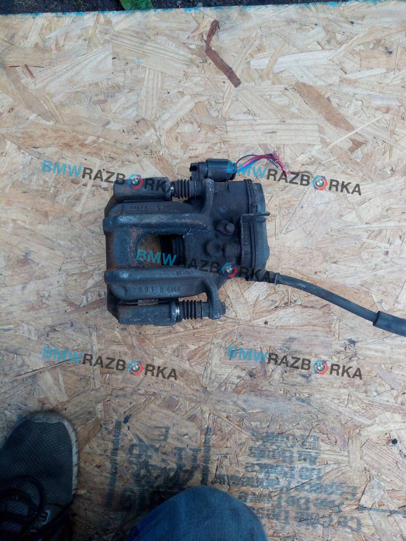 суппорт задний левый BMW 5 серия F07/F10/F11 2012, 2.0 л., N47 D20 C, дизель, АКПП, седан, 32349660