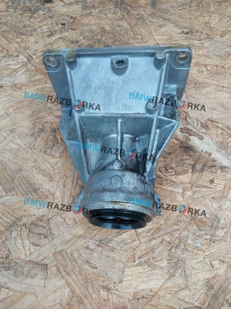 кронштейн полуоси BMW 5 серия F07/F10/F11 2012, 3.0 л., бензин, АКПП, седан, 31507578653