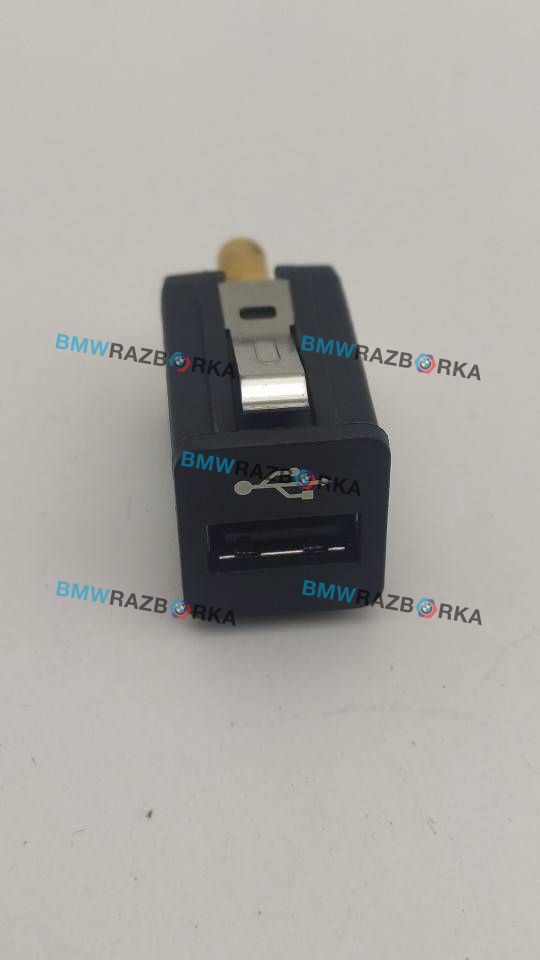 разъем AUX / USB BMW 5 серия F07/F10/F11 2010, 4.4 л., i, N63 B44 A, бензин, АКПП, белый, хетчбэк 5 дв., задний привод, 9167196