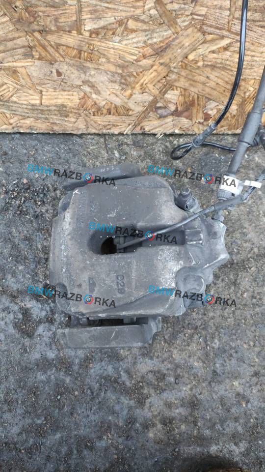 суппорт передний левый BMW 5 серия F07/F10/F11 F10 2011, 3.0 л., i, N52N B30 A, бензин, АКПП, седан, задний привод