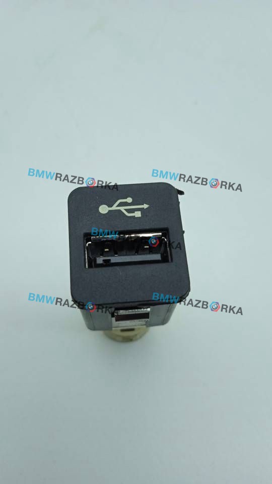 разъем AUX / USB BMW 5 серия F07/F10/F11 2010, 3.0 л., i, N55 B30 A, бензин, АКПП, белый, хетчбэк 5 дв., задний привод, 9167196