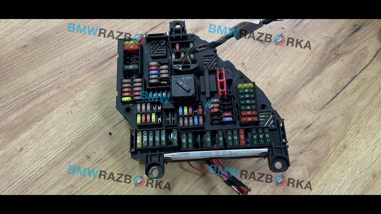 распределитель тока BMW 5 серия F07/F10/F11 2010, 3.0 л., i, бензин, АКПП, хетчбэк 5 дв., задний привод, 9210857