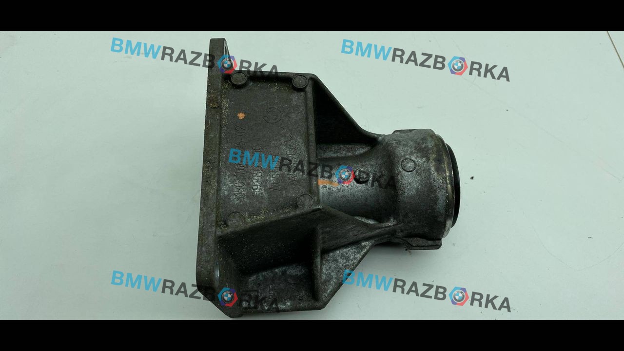 кронштейн полуоси BMW 4 серия F32/F33 F32 2015, 2.0 л., N20 B20 A, бензин, АКПП, купе, 7601996