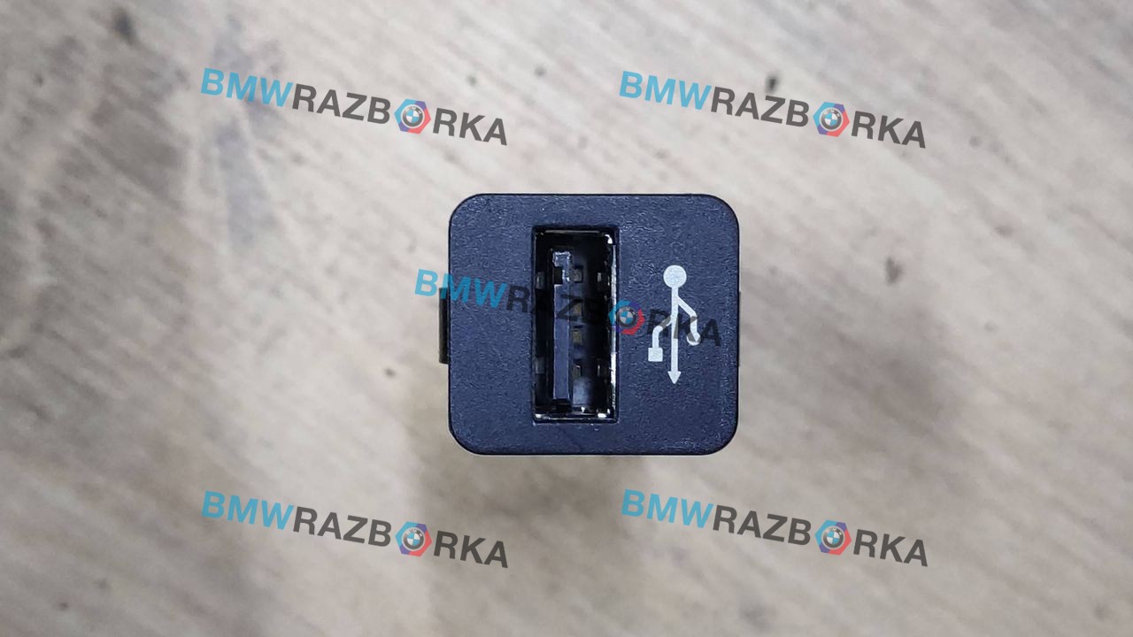 разъем AUX / USB BMW 5 серия F07/F10/F11 2010, 4.4 л., N63 B44 A, бензин, АКПП, хетчбэк 5 дв., 9167196