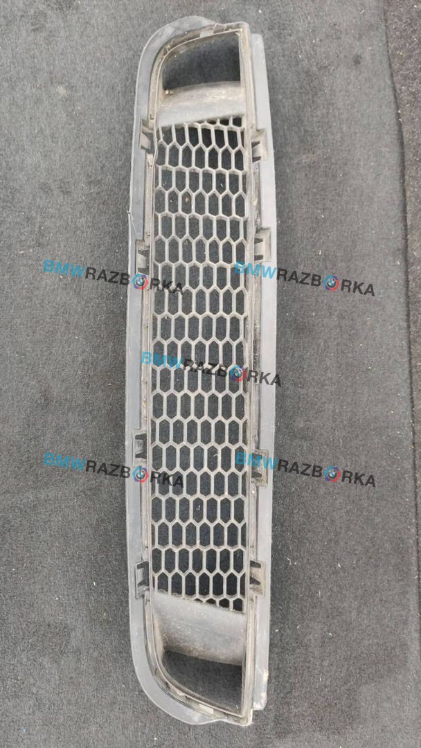 заглушка (решетка) в бампер BMW 6 серия F06/F12/F13 F12 2011, 4.4 л., бензин, АКПП, купе, полный привод, 51118050345