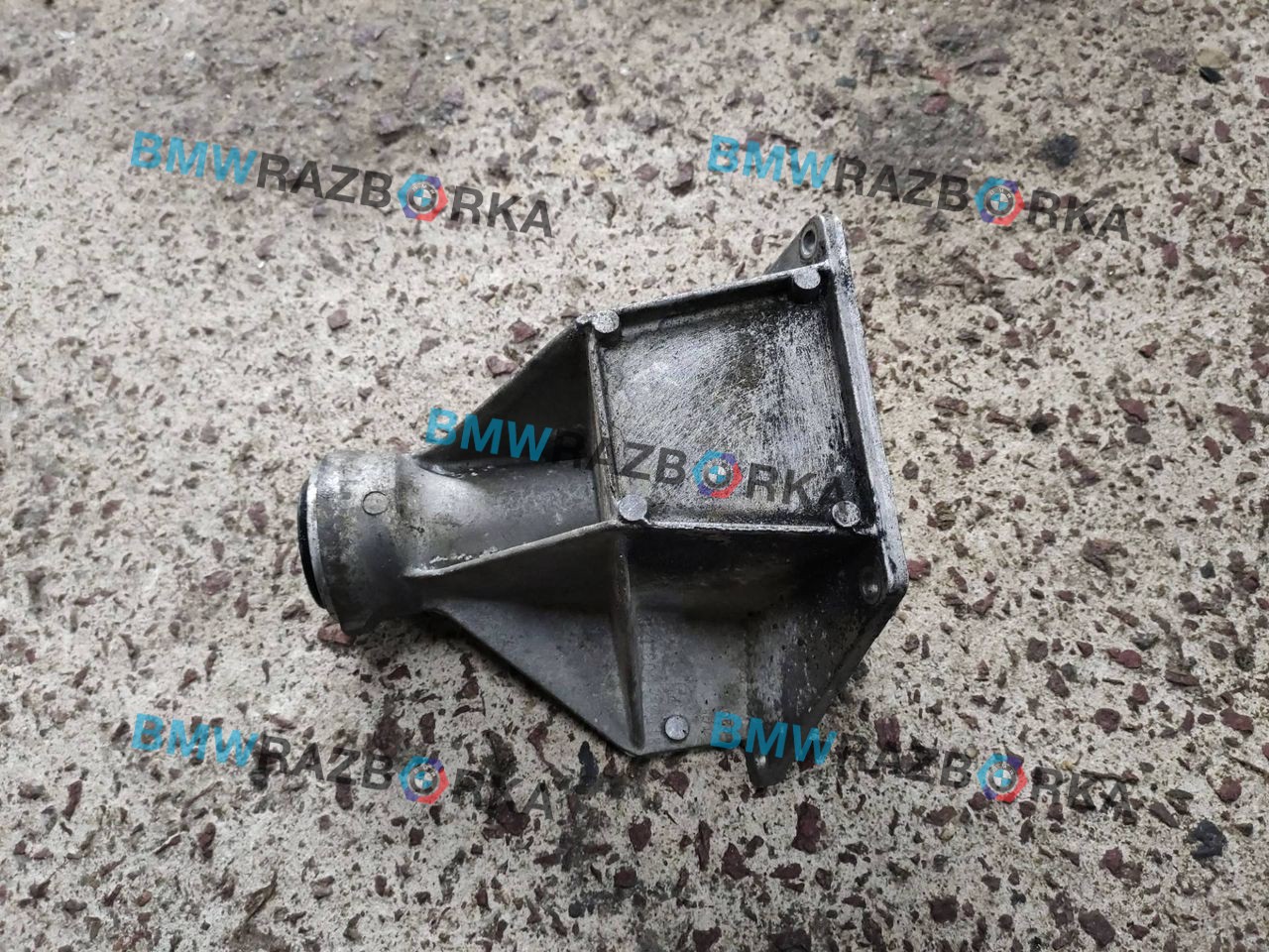 кронштейн полуоси BMW X5 E53 [рестайлинг] 2005, 3.0 л., M57 D30 (306D2), дизель, АКПП, внедорожник 5 дв., 7503120