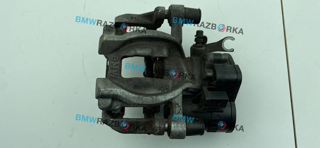 суппорт задний левый BMW X2 F39 2018, 2.0 л., i, B46 A20 B, бензин, АКПП, чёрный, внедорожник 5 дв., полный привод, 6883027