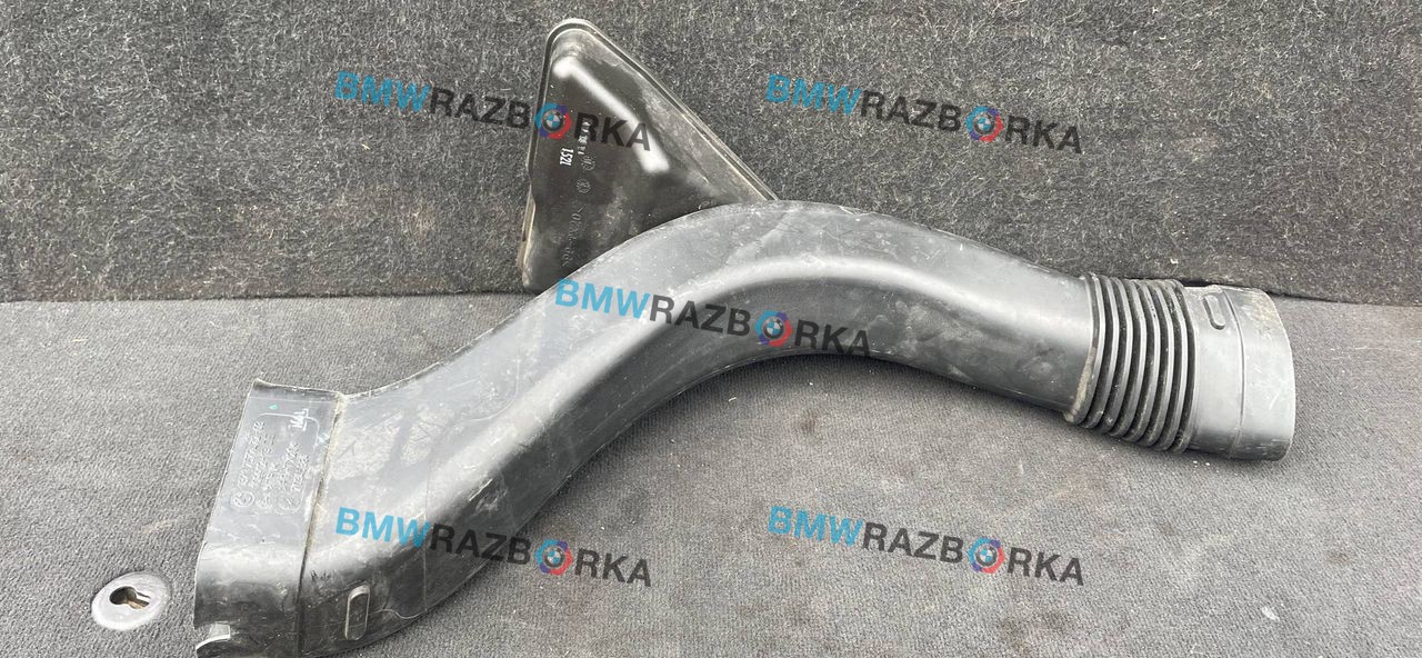 патрубок воздушного фильтра BMW 7 серия F01/F02 [рестайлинг] 2015, 4.4 л., бензин, АКПП, чёрный, седан, полный привод, 13717577472
