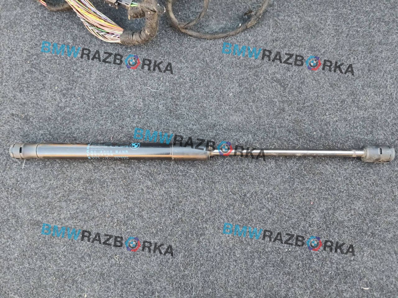 амортизатор крышки багажника (3-5 двери) BMW 3 серия F30/F31 [рестайлинг] F30 2016, 3.0 л., B58 B30 A, бензин, АКПП, седан, задний привод, 7259763