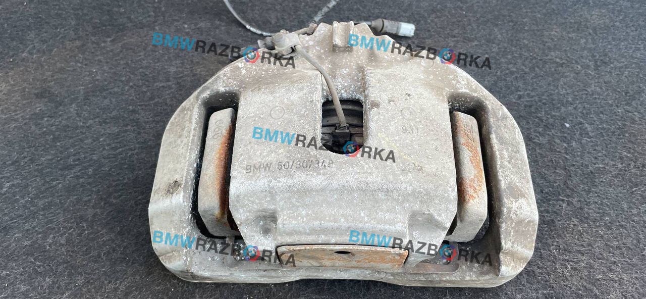 суппорт передний левый BMW 5 серия F07/F10/F11 2011, 3.0 л., i, бензин, АКПП, седан, полный привод