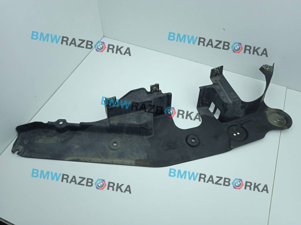 кожух (защита) рулевого механизма BMW X5 F15 2014, 4.0 л., дизель, АКПП, черный, внедорожник 5 дв.