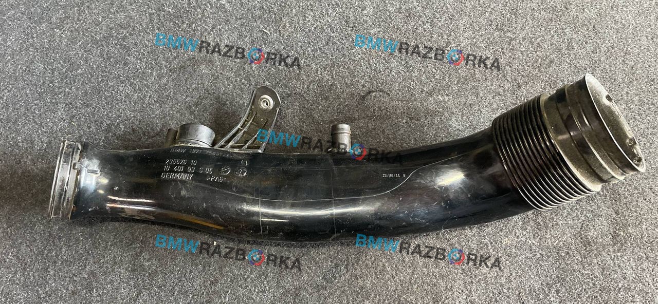 патрубок турбины BMW 5 серия F07/F10/F11 2010, 3.0 л., i, бензин, АКПП, хетчбэк 5 дв., задний привод, 13717583726