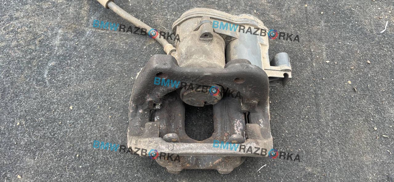 суппорт задний левый BMW 5 серия F10/F11 [рестайлинг] F10 2013, 2.0 л., D, N47 D20 C, дизель, МКПП, белый, седан, задний привод, правый руль