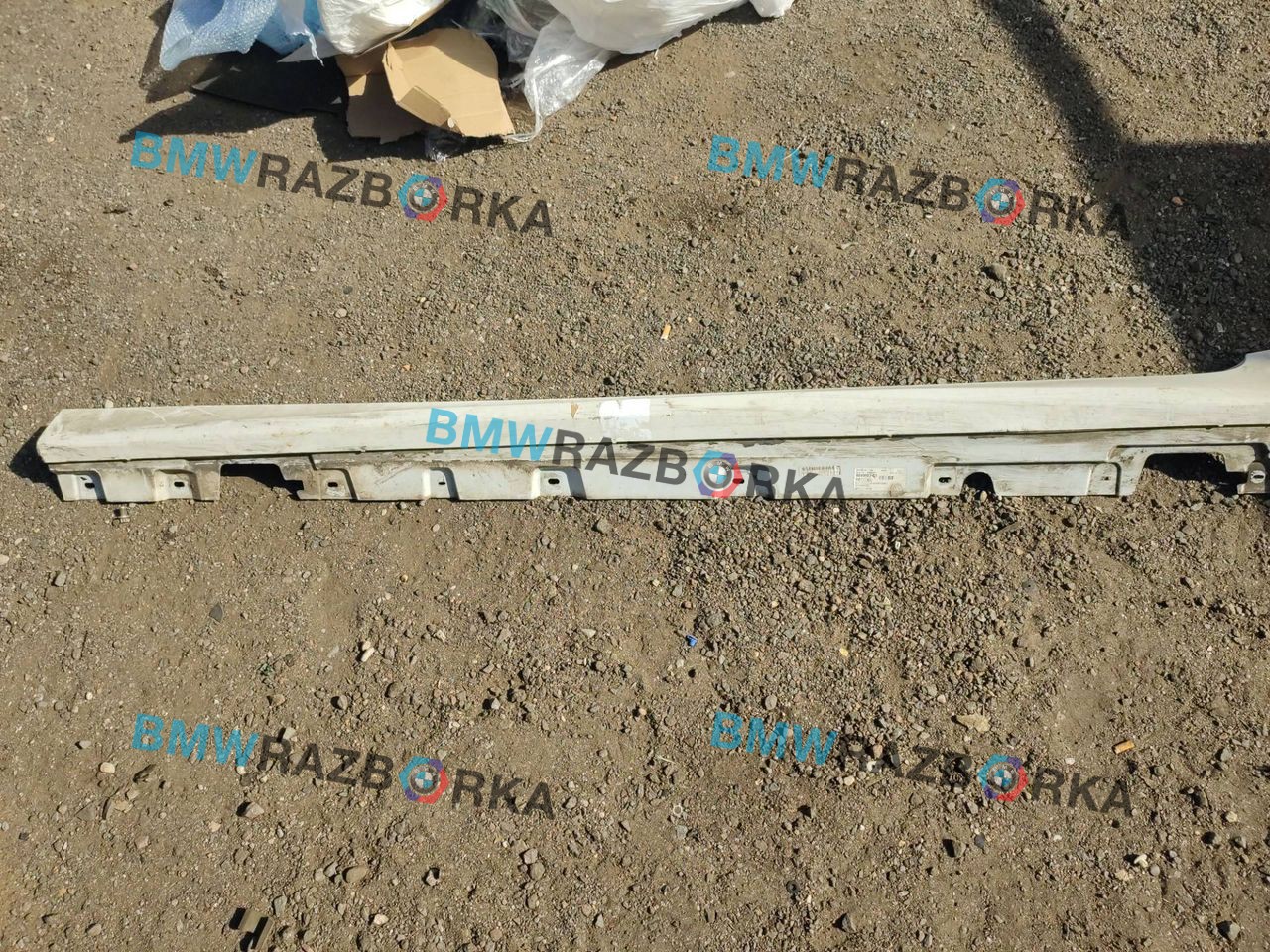 накладка на порог BMW 5 серия F10/F11 [рестайлинг] F10 2013, 2.0 л., D, N47 D20 C, дизель, МКПП, белый, седан, задний привод, правый руль, 8049003