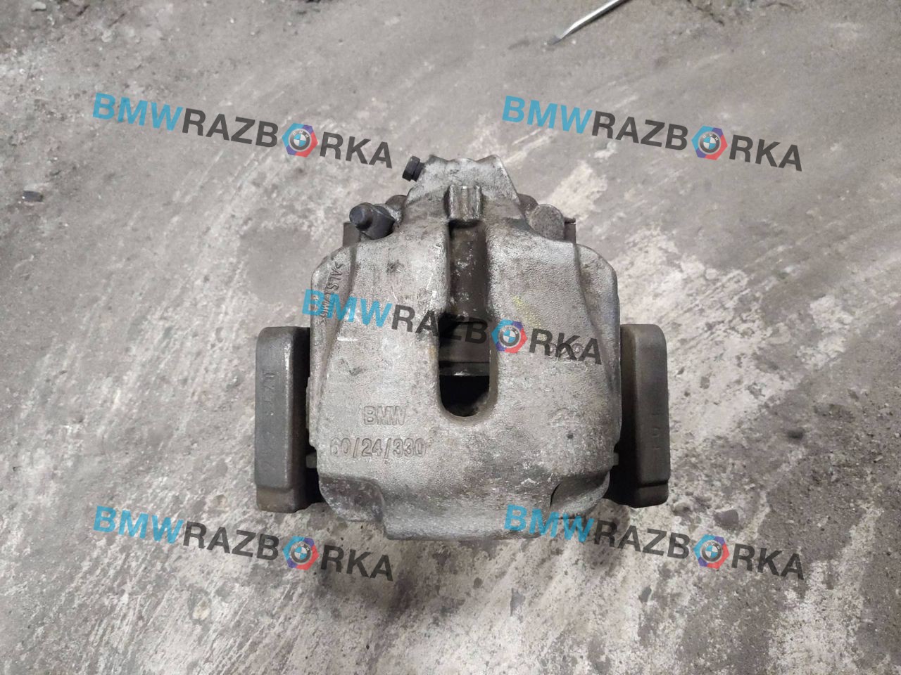 суппорт передний левый BMW 5 серия F07/F10/F11 2011, 3.0 л., i, N52N B30 A, бензин, АКПП, седан, задний привод