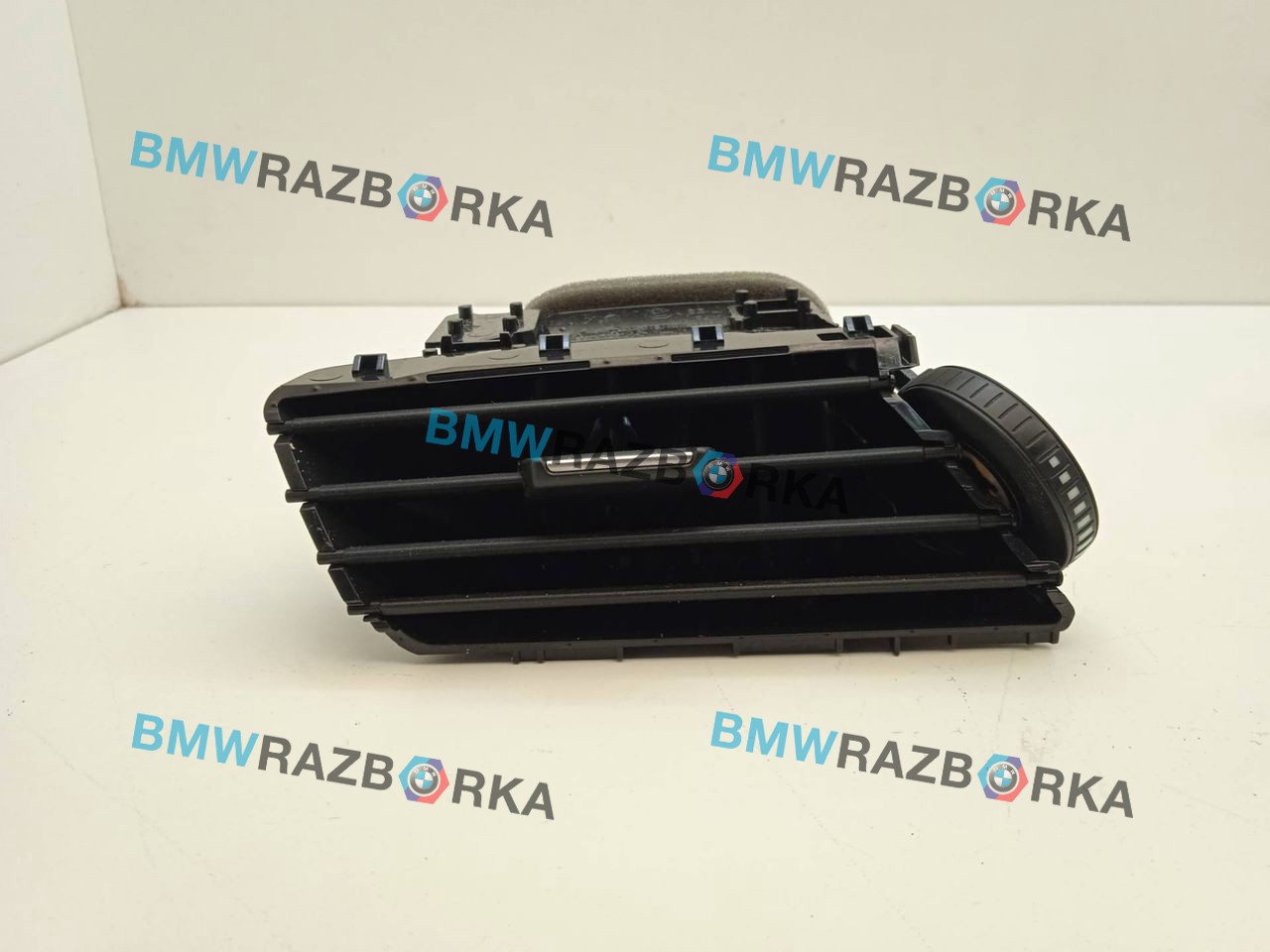 дефлектор обдува салона BMW X1 F48 [рестайлинг] F48 2019, 1.5 л., бензин, 6МКПП, a300, внедорожник 5 дв., передний привод, правый руль, 9292739