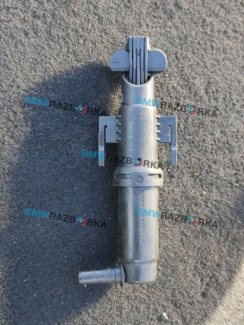 форсунка омывателя фары правая BMW 5 серия F07/F10/F11 2012, 3.0 л., N57 D30 A, дизель, хетчбэк 5 дв., задний привод, правый руль, 7149886