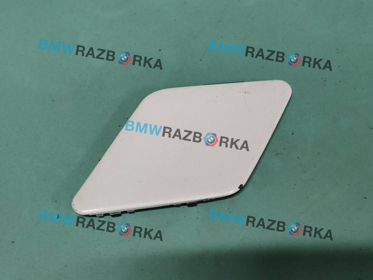 заглушка заднего бампера под крюк BMW 3 серия F30/F31/F34 [рестайлинг] F30 2015, 3.0 л., N57 D30 A, дизель, АКПП, a300, седан, полный привод, правый руль, 7301464