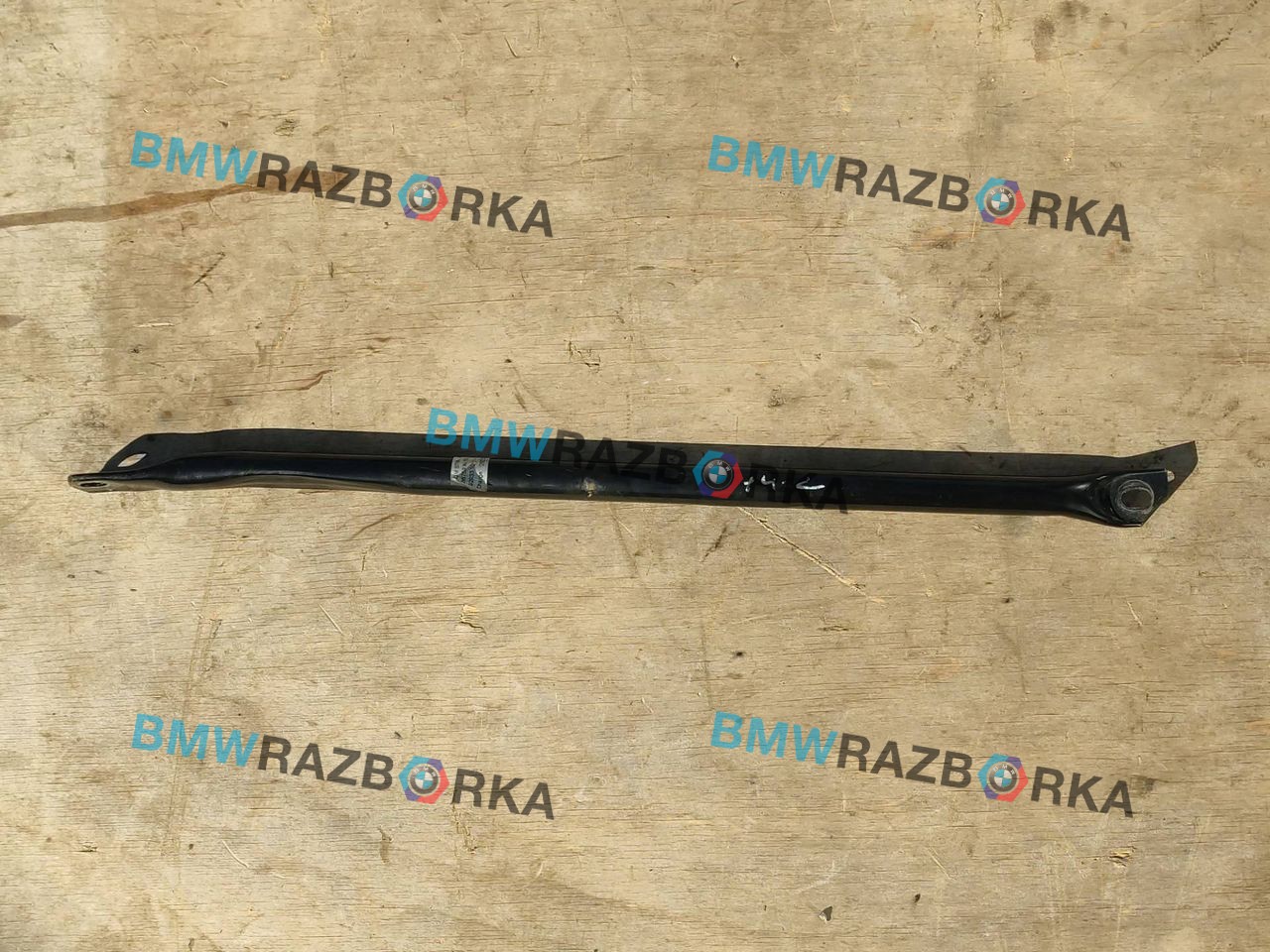 распорка стоек BMW X1 F48 2016, 1.8 л., дизель, 6МКПП, 668, внедорожник 5 дв., полный привод, правый руль, 7286759