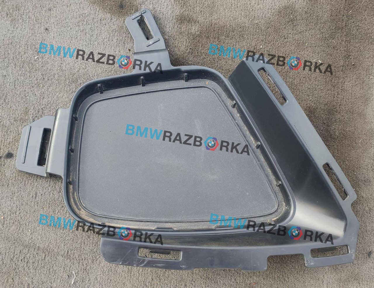 заглушка (решетка) в бампер BMW 2 серия F44 2022, 1.5 л., i, B38 A15 A, бензин, АКПП, белый(300), седан, передний привод, правый руль, 51118075495